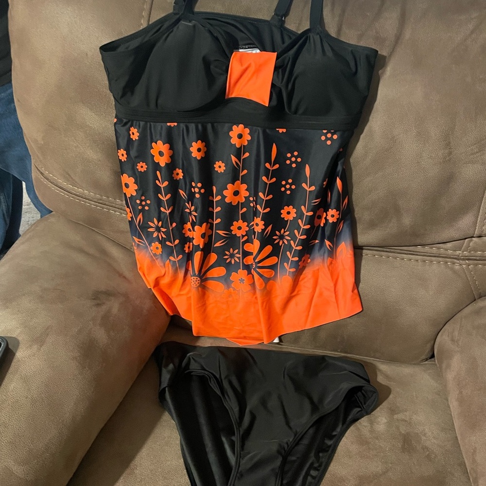 Size XL swimsuit brand new. Still has sani patch in it. It doesn’t fit me.